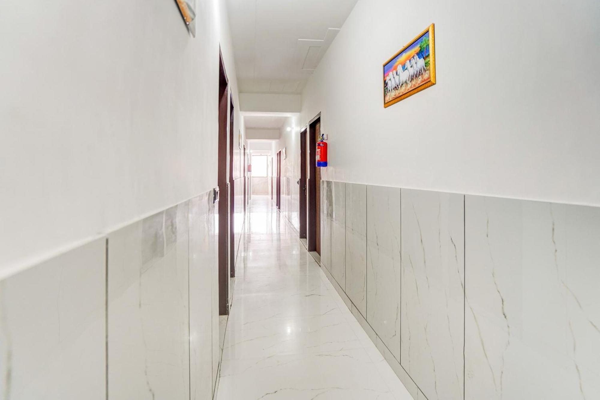 Super Hotel O Burari Nuova Delhi Esterno foto